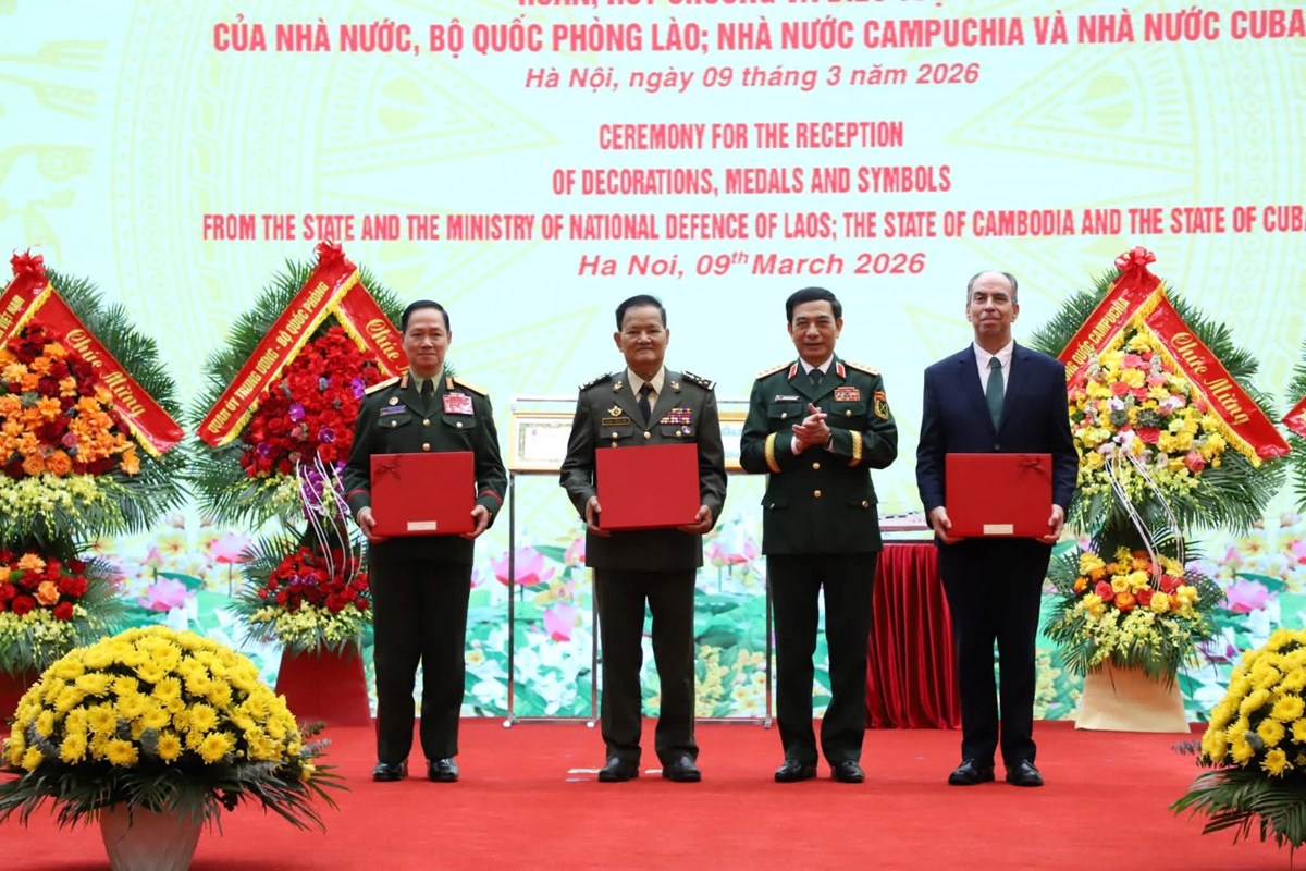 ກະຊວງປອງກນປະເທດ ປະດບຫຽນໄຊໃຫກມໃຫຍ II ກະຊວງປອງກນປະເທດຫວຽດນາມ - image 4