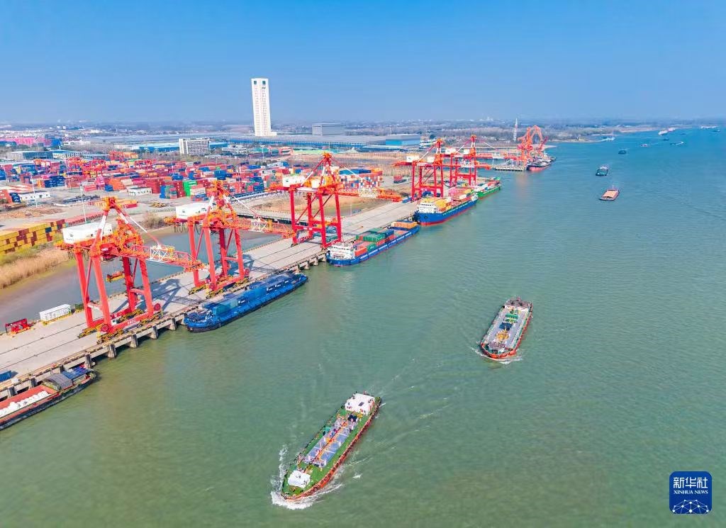 ​ຍອນ​ຫຍງ​ການ​ຮວມ​ກນ​ສາງ “ໜງ​ແລວ​ໜງ​ເສນ​ທາງ​ດວຍ​ຄນ​ນະ​ພາບ​ສງ" ​ຈງຖກ​ລະ​ບ​ໄວ​ໃນບດ​ລາຍ​ງານ​ວຽກ​ງານ​ຂອງ​ລດ​ຖະ​ບານ​ຈນ - image 1