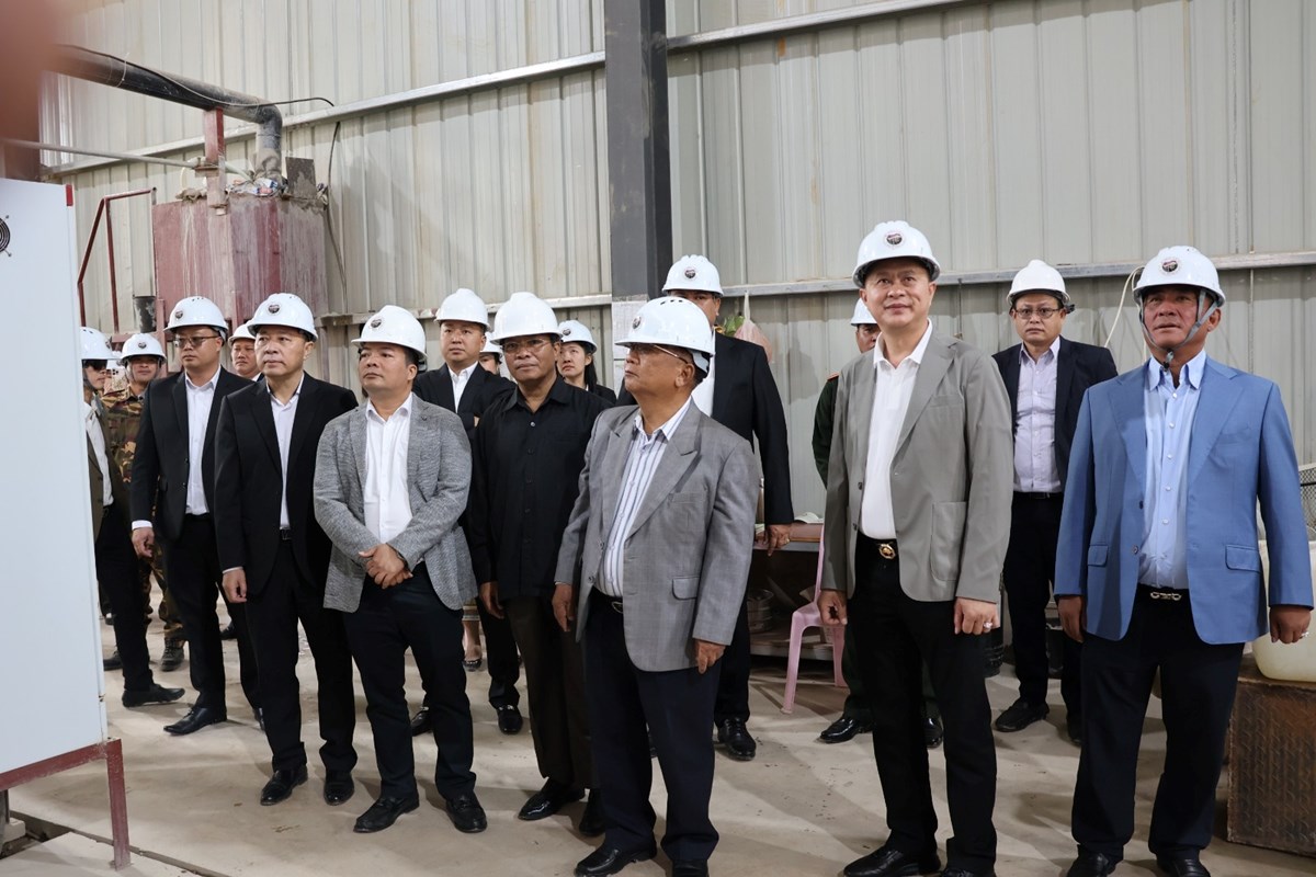 ຮອງນາຍກລດຖະມນຕລງເຄອນໄຫວວຽກງານຢແຂວງໄຊສມບນ - image 1