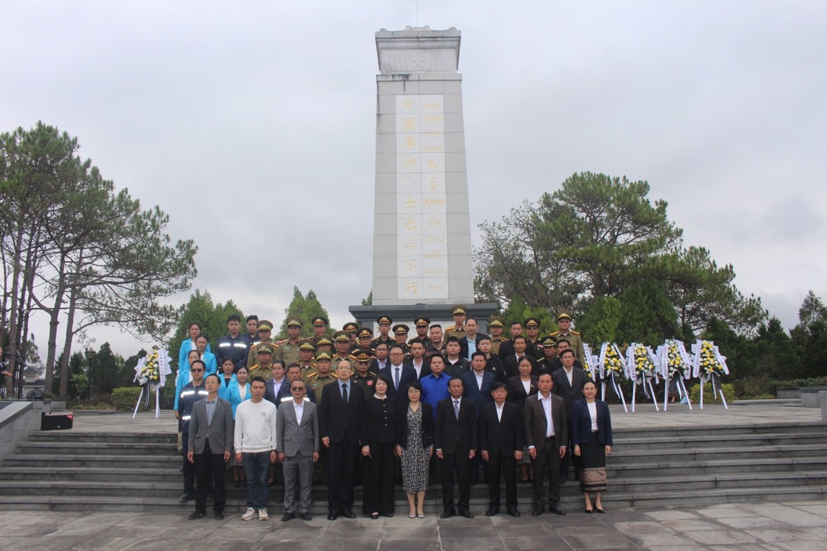 ເອກອກຄະລດຖະທດ ສປຈນພບປະເລຂາພກແຂວງຊຽງຂວາງ - image 2