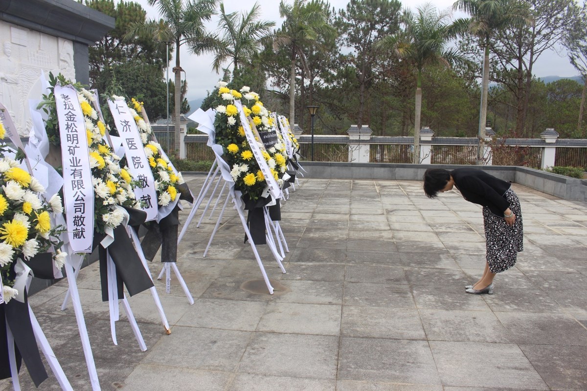 ເອກອກຄະລດຖະທດ ສປຈນພບປະເລຂາພກແຂວງຊຽງຂວາງ - image 1