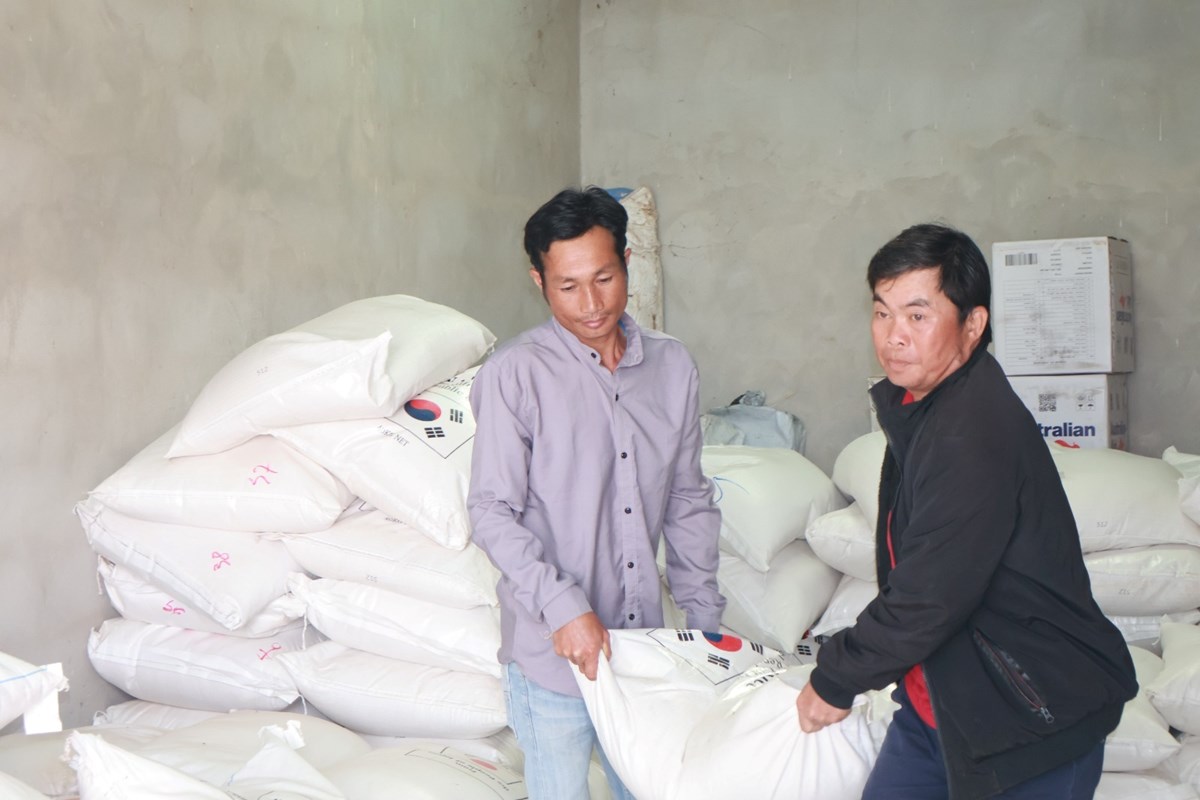 ແກນທາວ ມອບເຂາສານຈາວໃຫຄອບຄວທໄດຮບຜນກະທບຈາກໄພພບດ ແລະ ນກຮຽນຫພກ - image 1