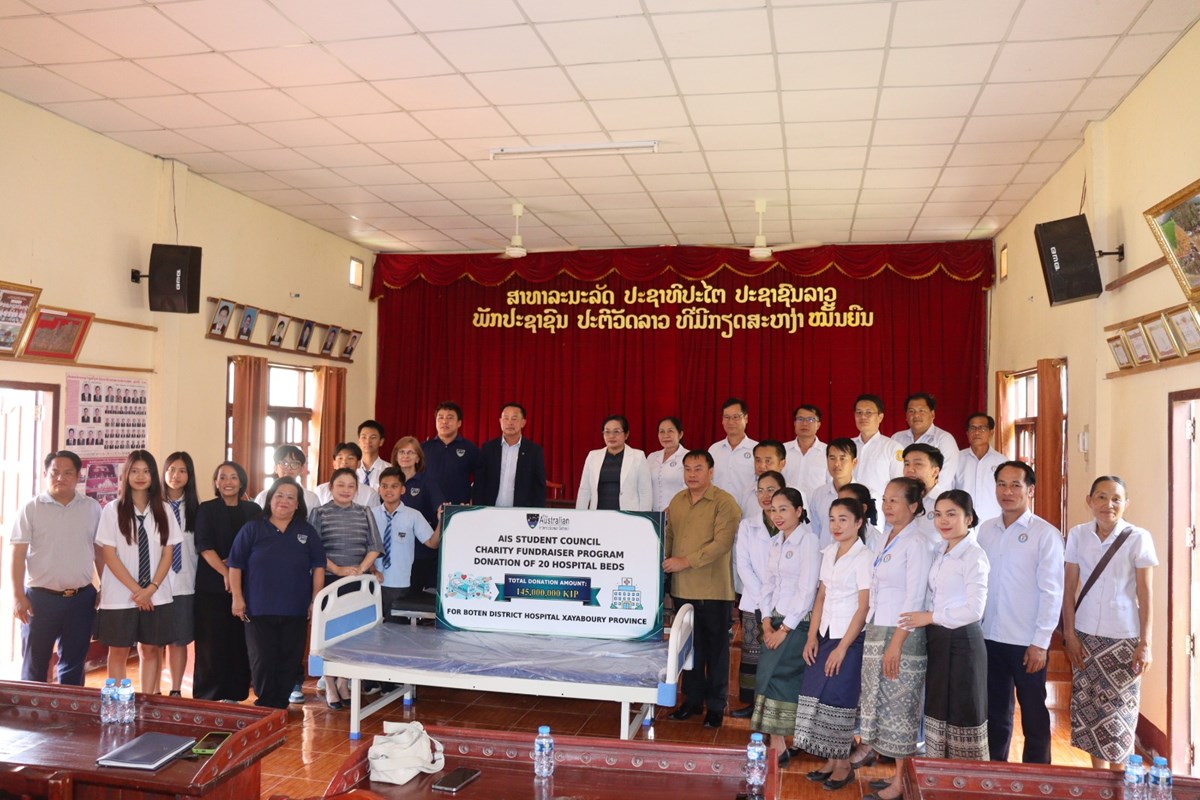 ສະພານກຮຽນ ໂຮງຮຽນນາໆຊາດອດສຕາລມອບຕຽງນອນຄນເຈບໃຫເມອງບແຕນ - image 1