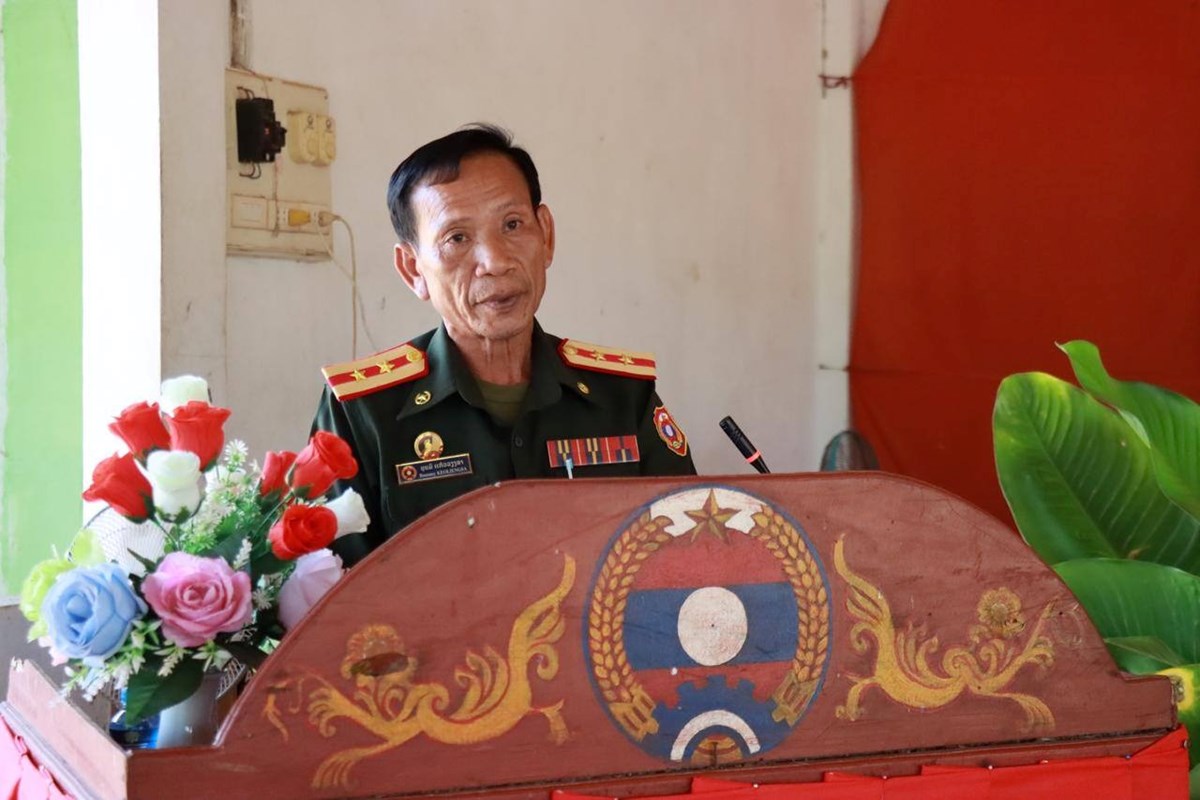 ສສຍລ ຢຽມຢາມ ແລະ ມອບເຄອງໃຫທະຫານຊາຍແດນ ທແຂວງຈາປາສກ - image 1