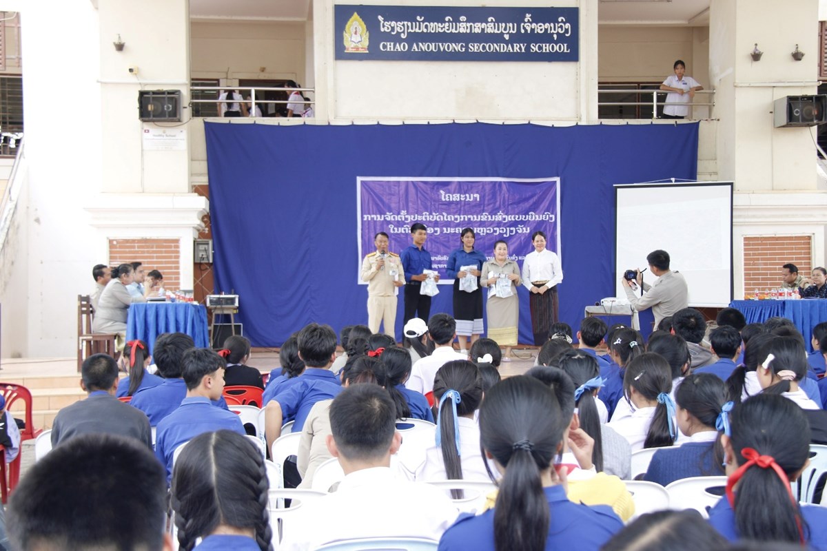 ຄະນະໂຄສະນາອົບຮົມ ນວ ເຜີຍແຜ່ຄວາມຮູ້ກ່ຽວກັບ ໂຄງການຂົນສົ່ງແບບຍືນຍົງໃນຕົວເມືອງ image 1 ຄະນະໂຄສະນາອບຮມ ນວ ເຜຍແຜຄວາມຮກຽວກບ ໂຄງການຂນສງແບບຍນຍງໃນຕວເມອງ - image 1