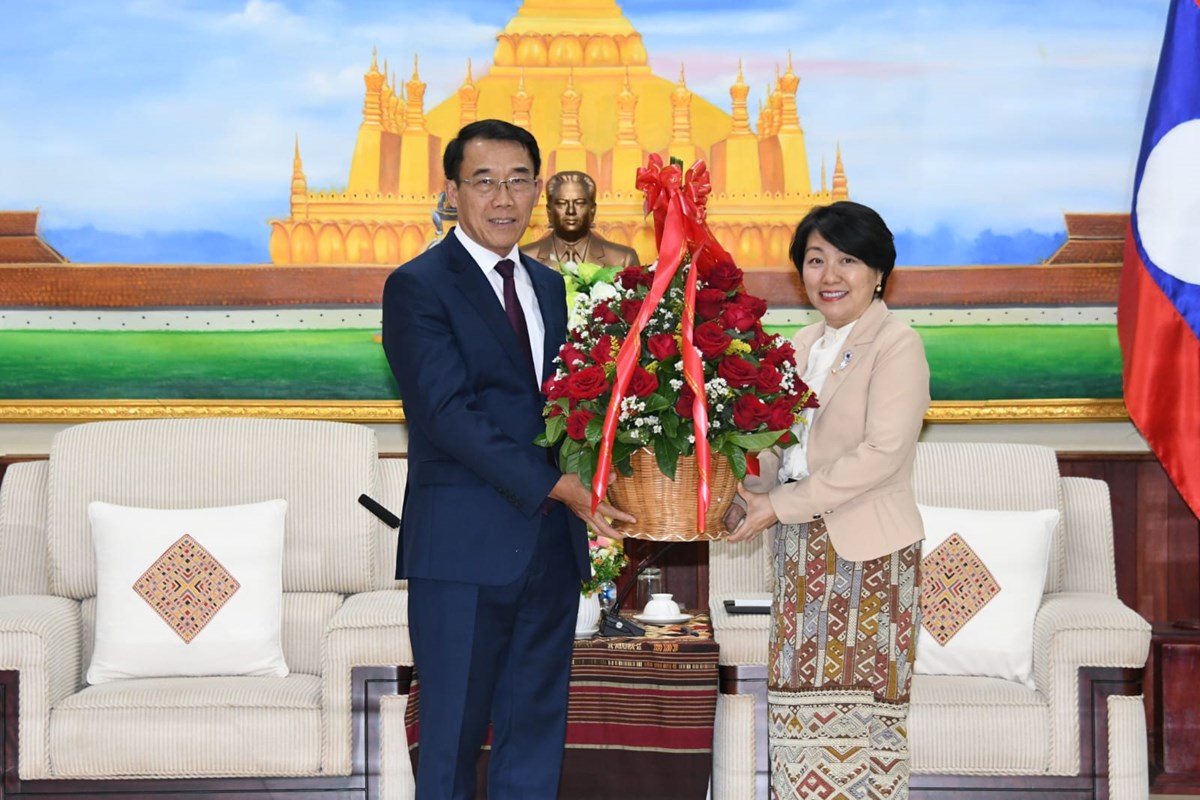 ຫວໜາຄະນະພວພນຕາງປະເທດສນກາງພກ ຕອນຮບການເຂາອວຍພອນຂອງ ທດຫວຽດນາມ, ສປ ຈນ ແລະ ສປປ ເກາຫ ປະຈາ ສປປ ລາວ - image 1