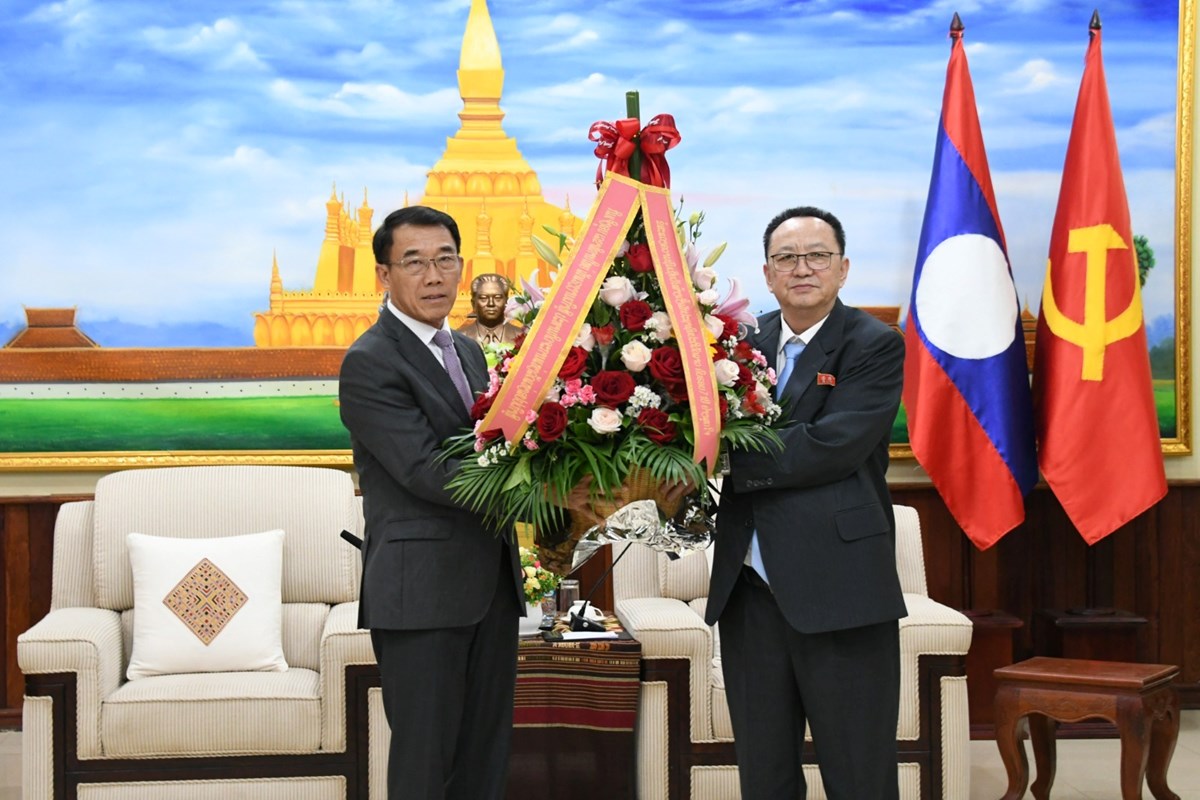 ຫວໜາຄະນະພວພນຕາງປະເທດສນກາງພກ ຕອນຮບການເຂາອວຍພອນຂອງ ທດຫວຽດນາມ, ສປ ຈນ ແລະ ສປປ ເກາຫ ປະຈາ ສປປ ລາວ - image 2