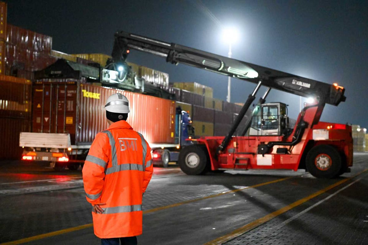 ​ໂລກບຄວນກາຍເປນຜຮບພາລະຄາໃຊຈາຍຈາກແປວ​ໄຟ​ສງ​ຄາມທເກດຂນຢພາກພນຕາເວນອອກກາງ - image 2