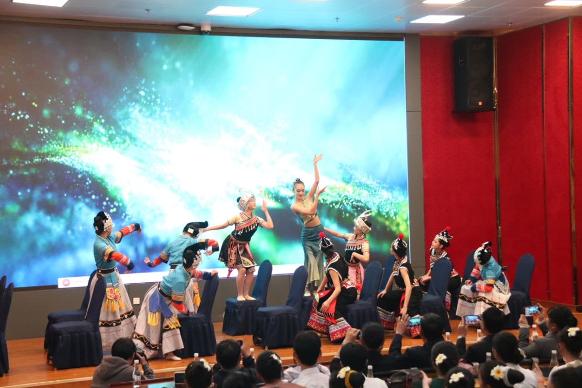 ກດຈະກຳ ສະເໜຢນນານ-ການແລກປຽນມດຕະພາບຊາວໜມລາວ-ຈນ - image 3