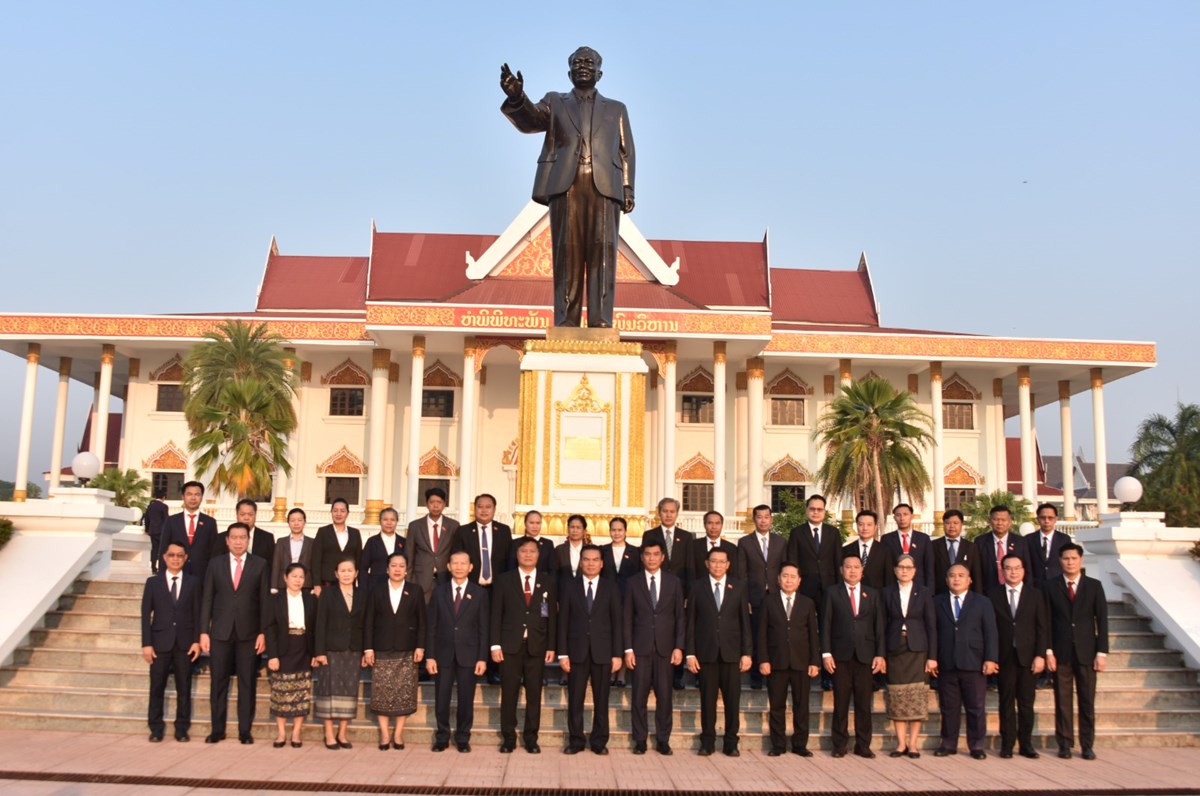 ວາງກະຕາດອກໄມລະນກວນສາງຕງຫອງວາການສນກາງພກ ຄບຮອບ 71 ປ - image 3