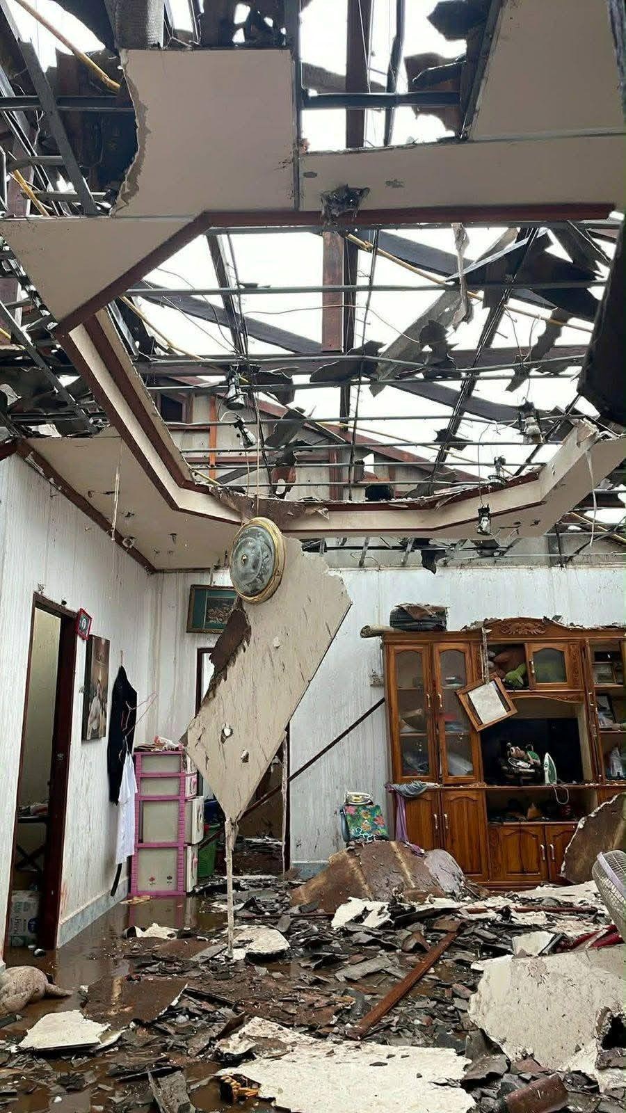 ລດຖະມນຕ ຮສສ ມອບເຄອງບນເທາທກສກເສນໃຫປະຊາຊນຜໄດຮບຜນກະທບຈາກພາຍໝາກເຫບຕກຢເມອງສໂຄດຕະບອງ - image 2