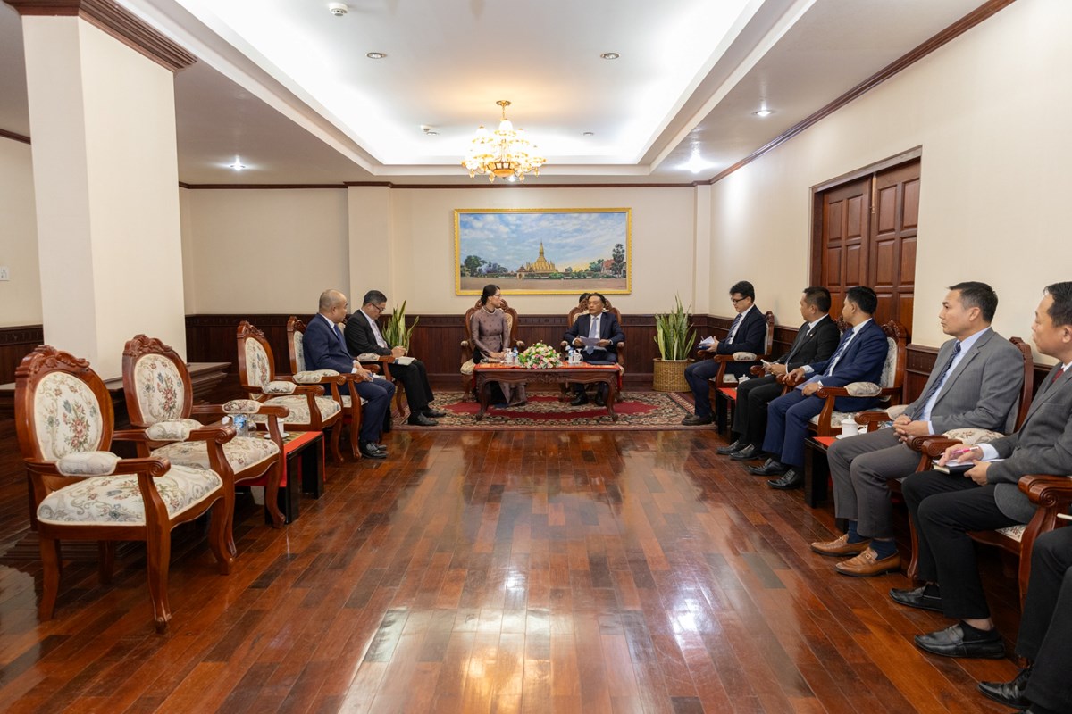 ຮອງລດຖະມນຕກະຊວງການຕາງປະເທດ ຕອນຮບການເຂາຢຽມອາລາຂອງ ກງສນໃຫຍ ແຫງ ສສ ຫວຽດນາມ ປະຈາ ແຂວງສະຫວນນະເຂດ - image 1