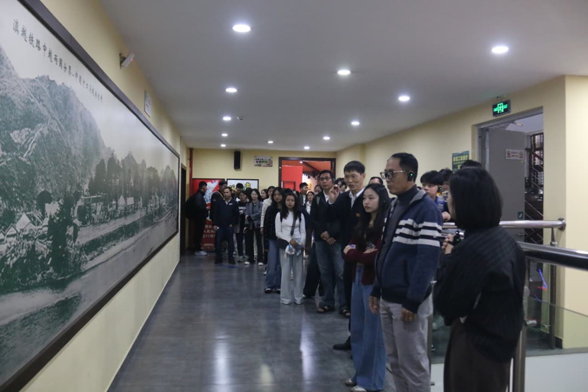 ງານລຽງຕອນຮບຄະນະຜແທນ ສສກ ເນອງໃນໂອກາດກດຈະກຳແລກປຽນມດຕະພາບລາວ-ຈນ ທມມນສະເໜ ແຂວງຢນນານ - image 3