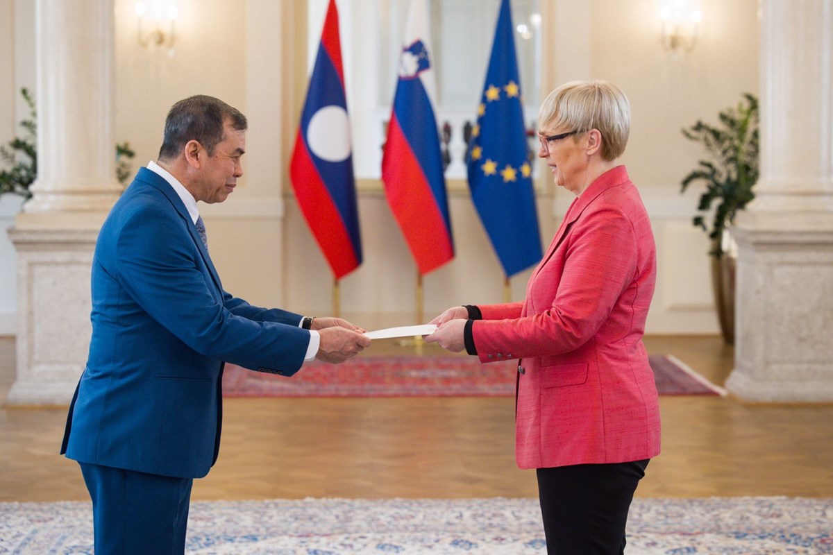 ເອກອັກຄະລັດຖະທູດ ສປປ ລາວ ຍື່ນສານຕາຕັ້ງ ຕໍ່ ປະທານາທິບໍດີ ສາທາລະນະລັດ ສະໂລເວນີ image 2 ເອກອກຄະລດຖະທດ ສປປ ລາວ ຍນສານຕາຕງ ຕ ປະທານາທບດ ສາທາລະນະລດ ສະໂລເວນ - image 2