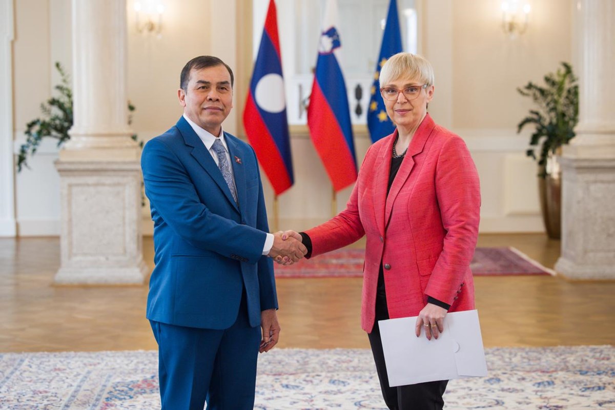 ເອກອັກຄະລັດຖະທູດ ສປປ ລາວ ຍື່ນສານຕາຕັ້ງ ຕໍ່ ປະທານາທິບໍດີ ສາທາລະນະລັດ ສະໂລເວນີ image 1 ເອກອກຄະລດຖະທດ ສປປ ລາວ ຍນສານຕາຕງ ຕ ປະທານາທບດ ສາທາລະນະລດ ສະໂລເວນ - image 1