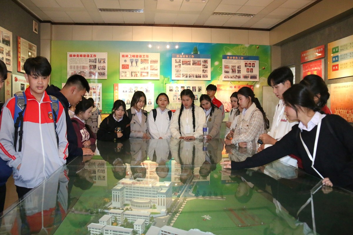 ນັກຮຽນລາວ ທັດສະນະສຶກສາຢູ່ໂຮງຮຽນມັດທະຍົມຊົນເຜົ່ານະຄອນຕ້າລີ image 3 ນກຮຽນລາວ ທດສະນະສກສາຢໂຮງຮຽນມດທະຍມຊນເຜານະຄອນຕາລ - image 3