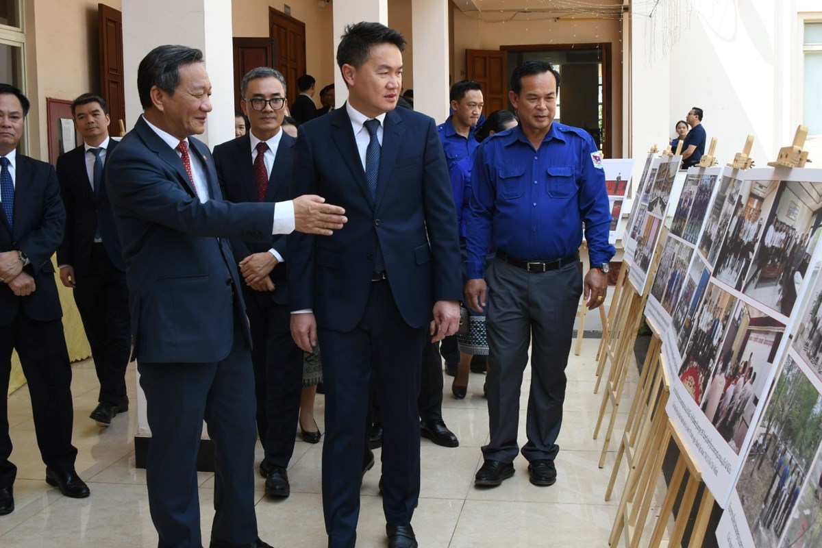 ວາງສະແດງຮບພາບການຮວມມ ຊາວໜມຫວຽດນາມ - ລາວ ແລະ ວນສາງຕງຊາວໜມກອມມນດໂຮຈມນ - image 1