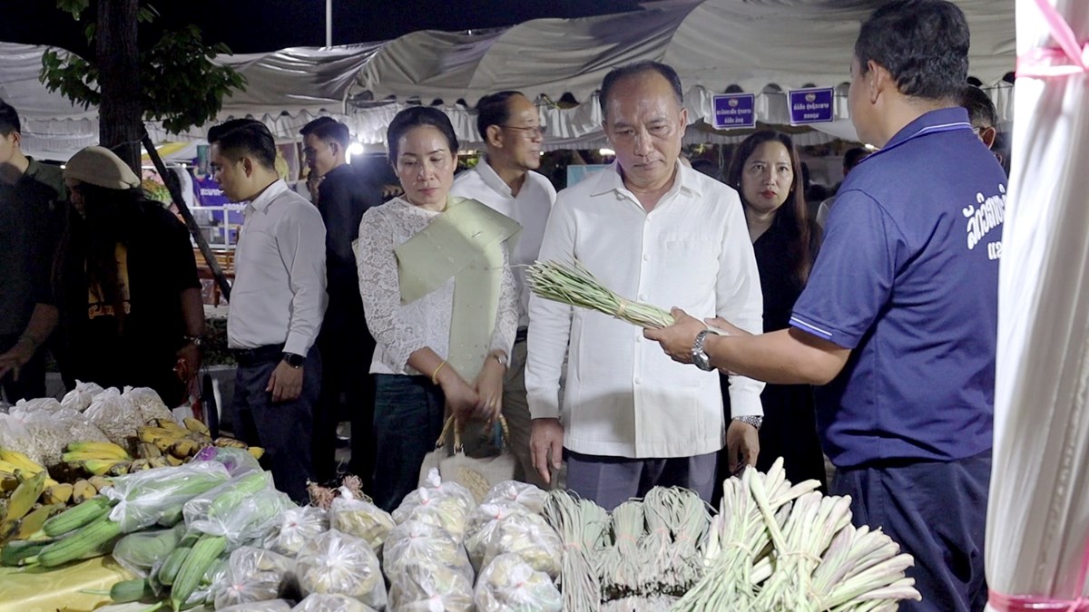 ວາງສະແດງສນຄາທອງຖນ ໃນງານບນນະມດສະການຫຫກເມອງ - image 1