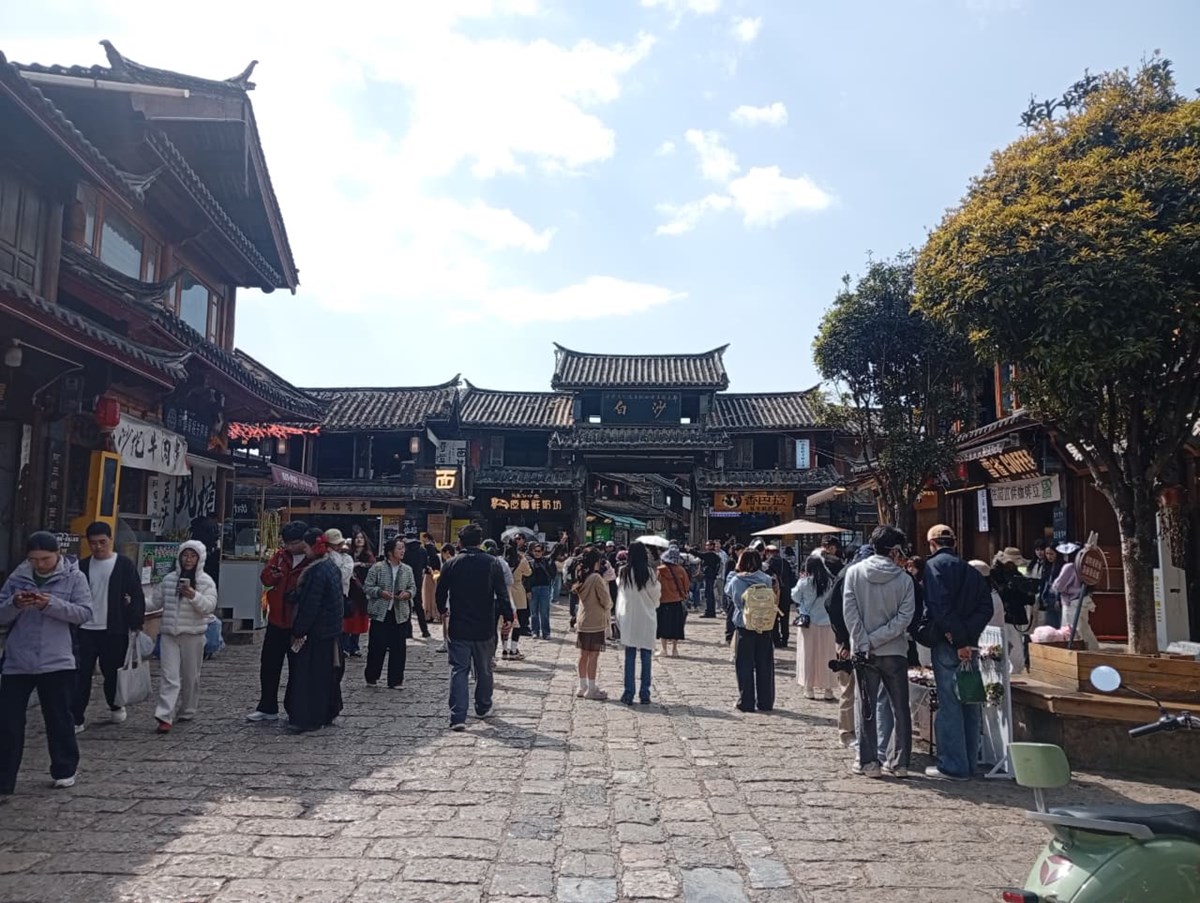 ນກຮຽນລາວ ມຄວາມປະທບໃຈຫາຍຢາງຕກດຈະກາແລກປຽນມດຕະພາບຊາວໜມລາວ-ຈນ ທມສະເໜ ແຂວງຢນນານ - image 3