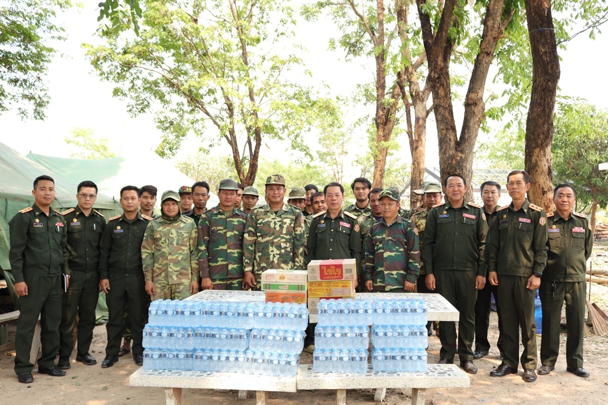 ຫວໜາກມປອງກນອາກາດ ລງຊກຍໃຫກຳລງໃຈ ກອນກຳລງກອບກໄພພບດ ກອງພນໃຫຍ 641 - image 1