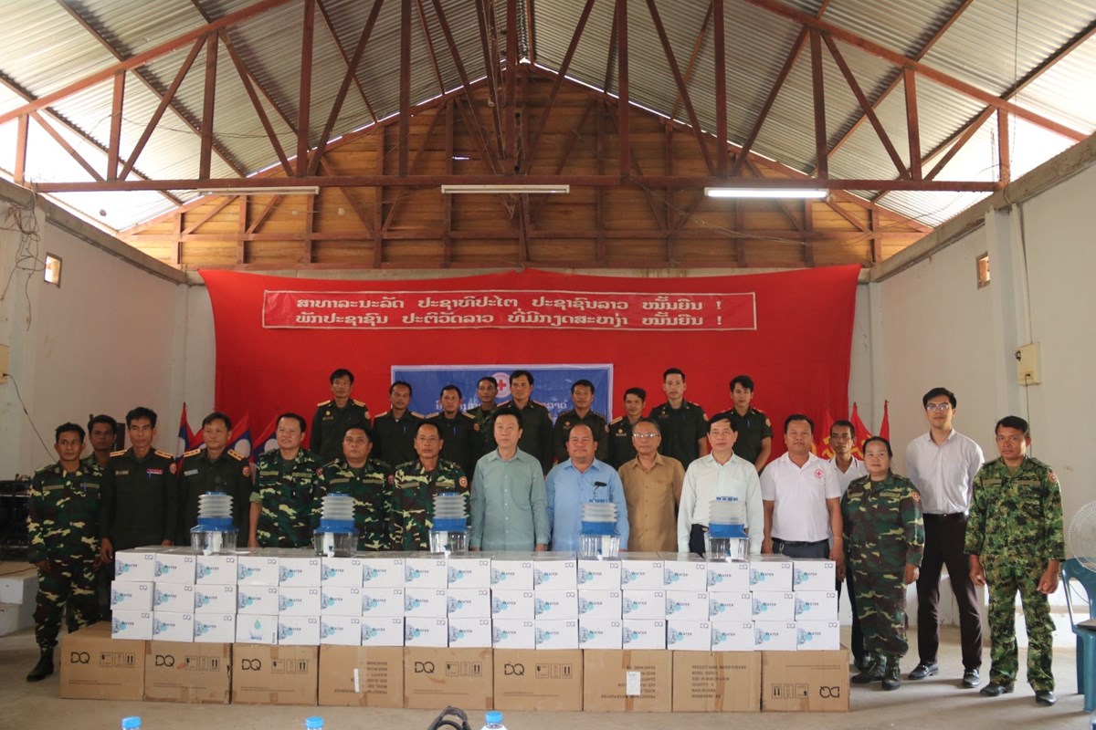 ອງການກາແດງແຫງຊາດລາວມອບເຄອງກອງນຳໃຫທະຫານແຂວງຈຳປາສກ - image 1