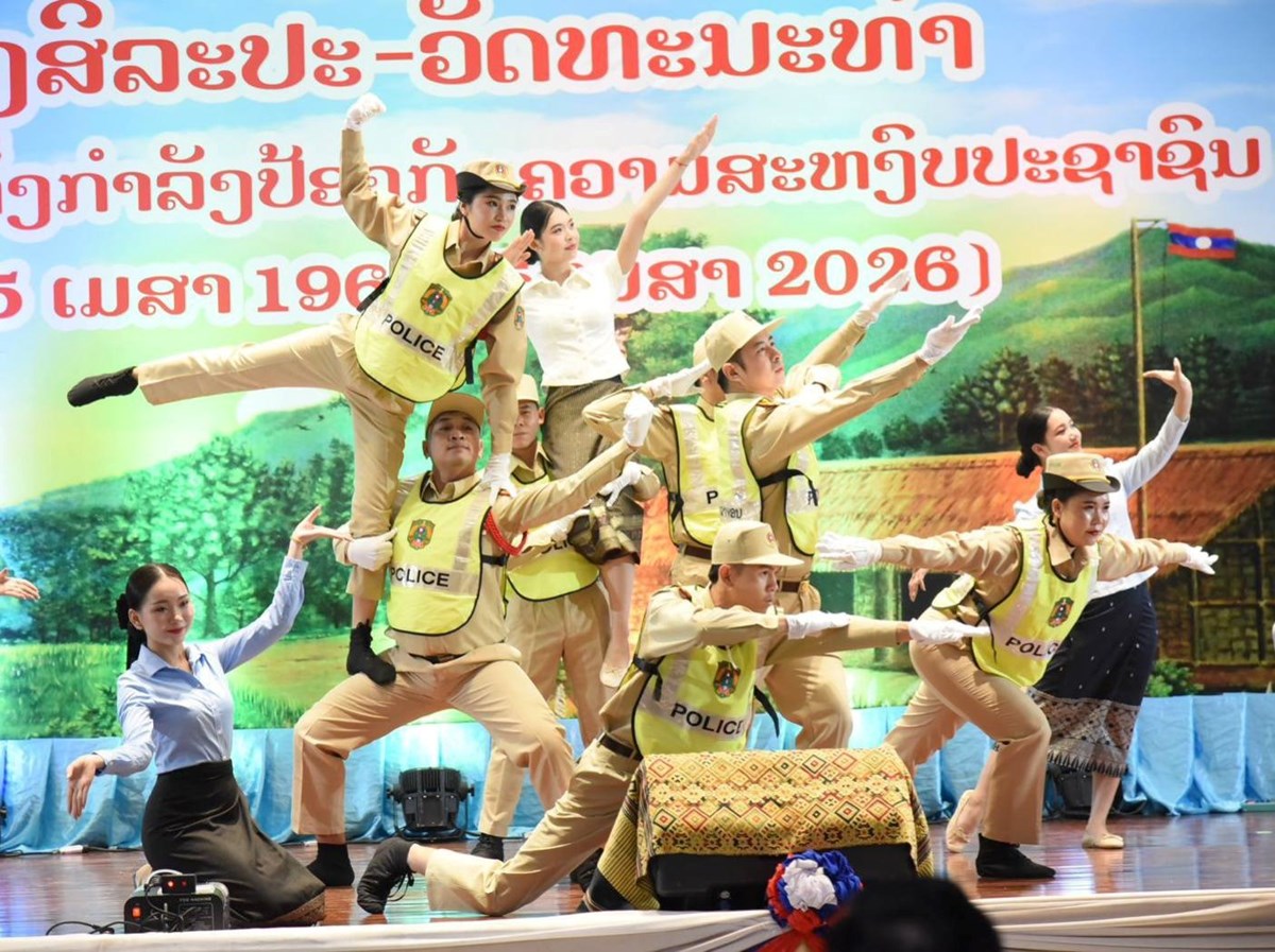 ສະແດງສລະປະ-ວດທະນະທຳສະຫອງວນສາງຕງກຳລງປອງກນຄວາມສະຫງບ ຄບຮອບ 65 ປ - image 1