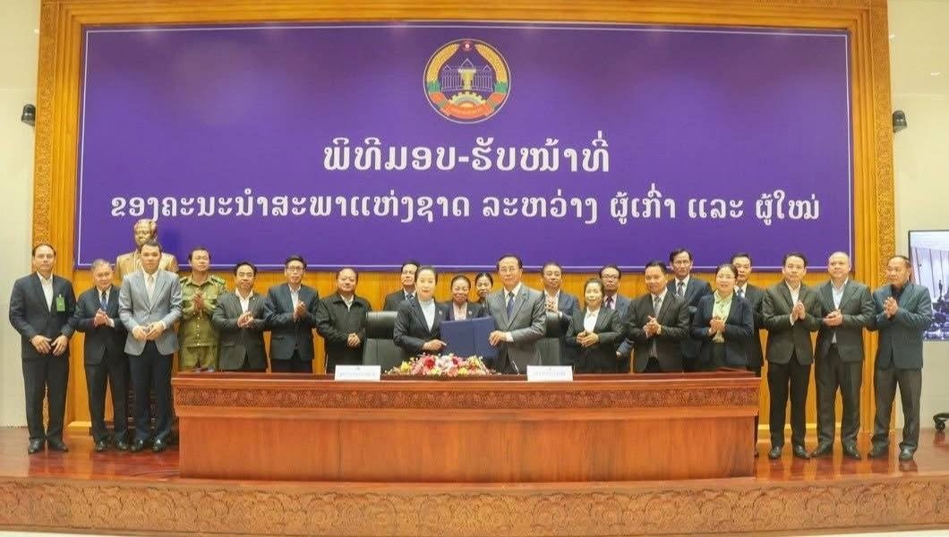 ມອບ-ຮບໜາທປະທານກຳມາທການກດໝາຍ ແລະ ຍຕທາ - image 1