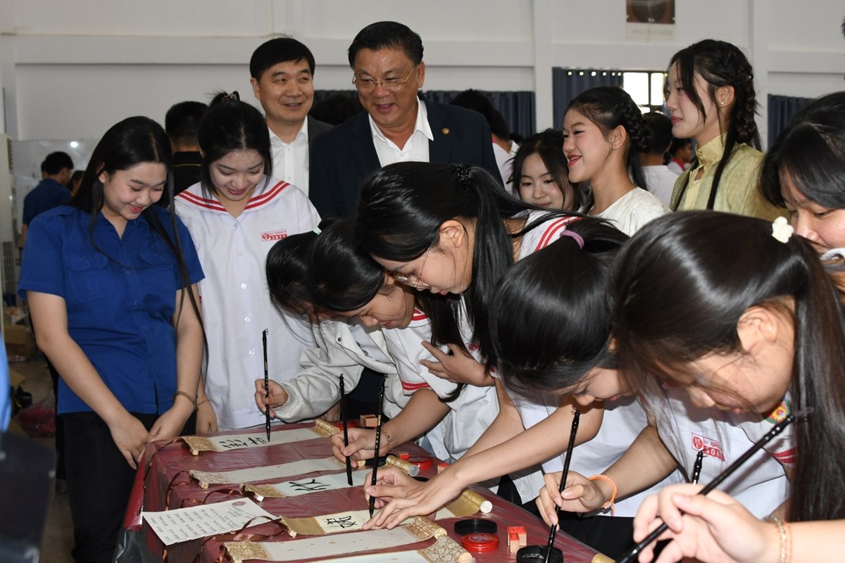 ງານພບປະແລກປຽນສລະປະ ການຂຽນຕວອກສອນຈນເຍາວະຊນ - image 2