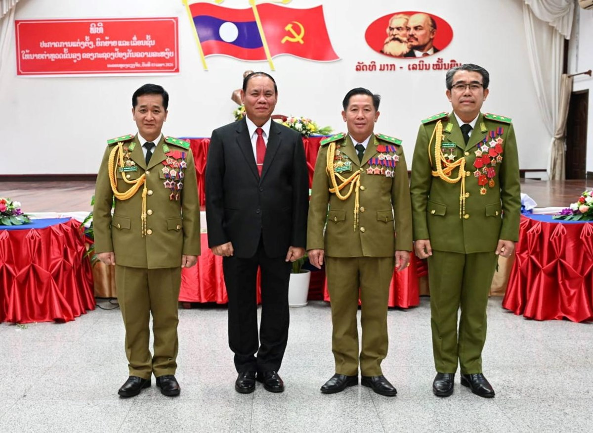 ປະກາດແຕ່ງຕັ້ງ-ຍົກຍ້າຍ ແລະ ເລື່ອນຊັ້ນໃຫ້ນາຍຕຳຫຼວດຂັ້ນສູງ image 2 ປະກາດແຕງຕງ-ຍກຍາຍ ແລະ ເລອນຊນໃຫນາຍຕຳຫວດຂນສງ - image 2