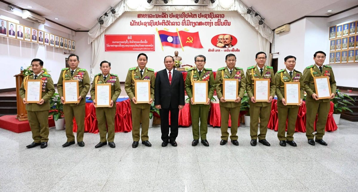 ປະກາດແຕ່ງຕັ້ງ-ຍົກຍ້າຍ ແລະ ເລື່ອນຊັ້ນໃຫ້ນາຍຕຳຫຼວດຂັ້ນສູງ image 3 ປະກາດແຕງຕງ-ຍກຍາຍ ແລະ ເລອນຊນໃຫນາຍຕຳຫວດຂນສງ - image 3