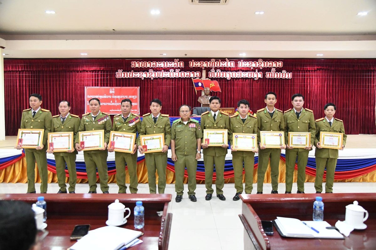 ປທ ປະກາດນາຍຕໍາຫຼວດພັກການ-ຮັບອຸດໜູນບໍານານ ພ້ອມມອບຫຼຽນໄຊແຮງງານ image 2 ປທ ປະກາດນາຍຕາຫວດພກການ-ຮບອດໜນບານານ ພອມມອບຫຽນໄຊແຮງງານ - image 2