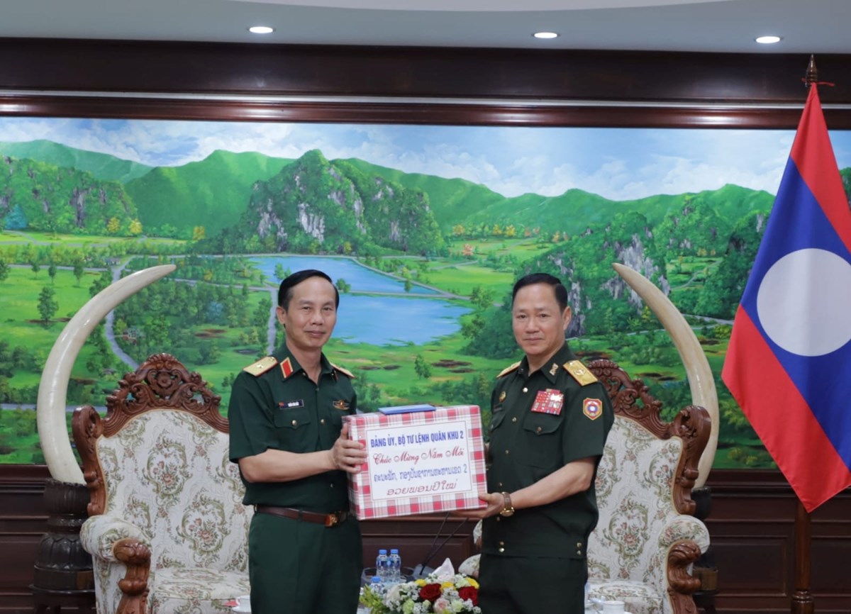 ກອງບັນຊາການທະຫານເຂດ 2 ຢ້ຽມຢາມ ແລະ ອວຍພອນລັດຖະມົນຕີກະຊວງ ປທ image 2 ກອງບນຊາການທະຫານເຂດ 2 ຢຽມຢາມ ແລະ ອວຍພອນລດຖະມນຕກະຊວງ ປທ - image 2