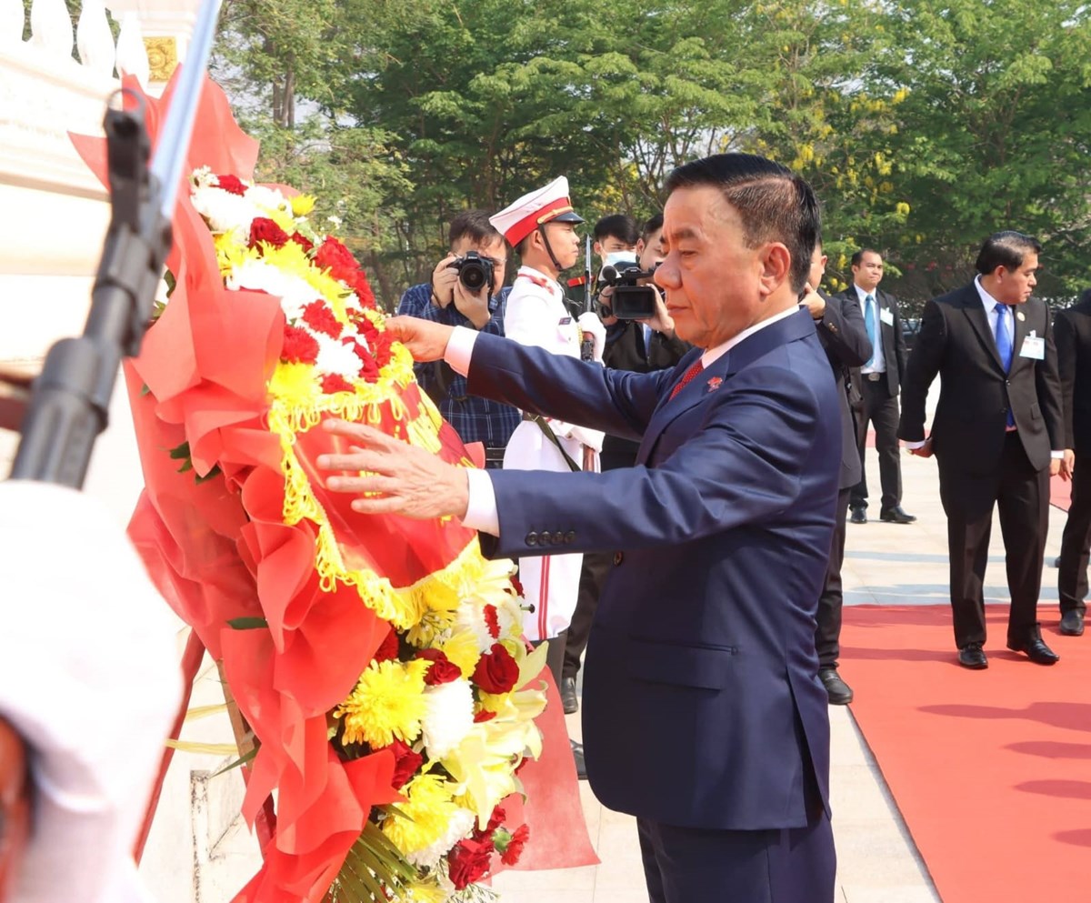 ຜປະຈາການຄະນະເລຂາທການສນກາງພກກອມມນດຫວຽດນາມ ເດນທາງເຖງນະຄອນຫວງວຽງຈນ - image 4