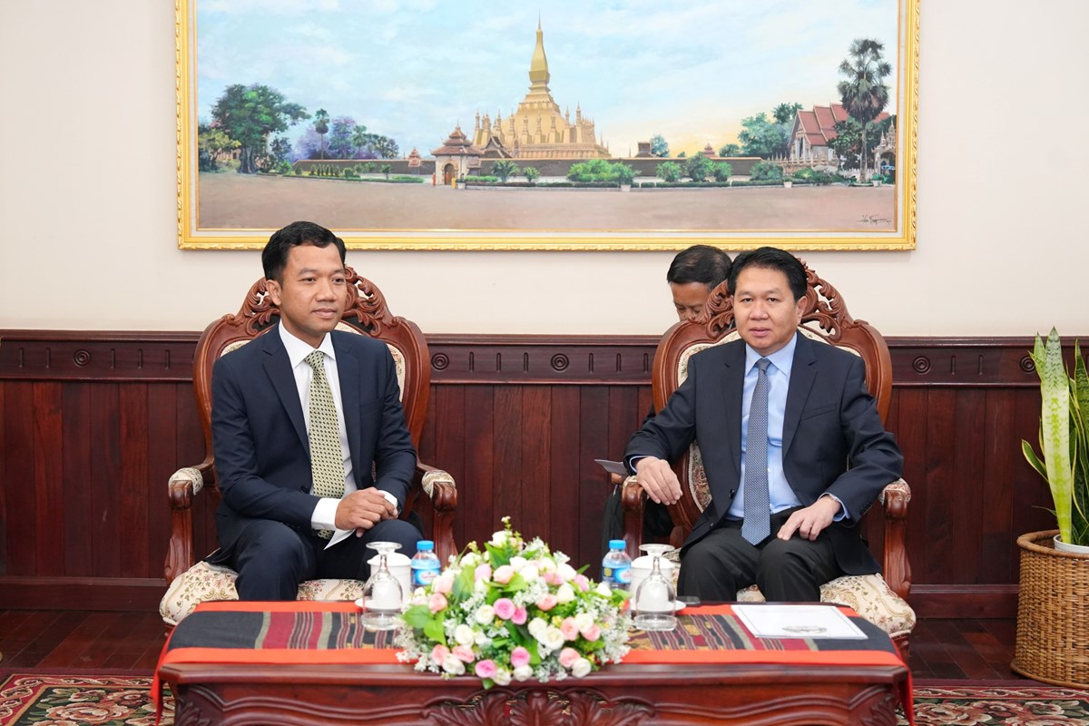 ຮອງລມຕ ກະຊວງການຕ່າງປະເທດ ຮັບການຍື່ນສັນຍາບັດແຕ່ງຕັ້ງຈາກກົງສຸນໃຫຍ່ ກຳປູເຈຍ ປະຈຳແຂວງຈຳປາສັກຄົນໃໝ່ image 1 ຮອງລມຕ ກະຊວງການຕາງປະເທດ ຮບການຍນສນຍາບດແຕງຕງຈາກກງສນໃຫຍ ກຳປເຈຍ ປະຈຳແຂວງຈຳປາສກຄນໃໝ - image 1