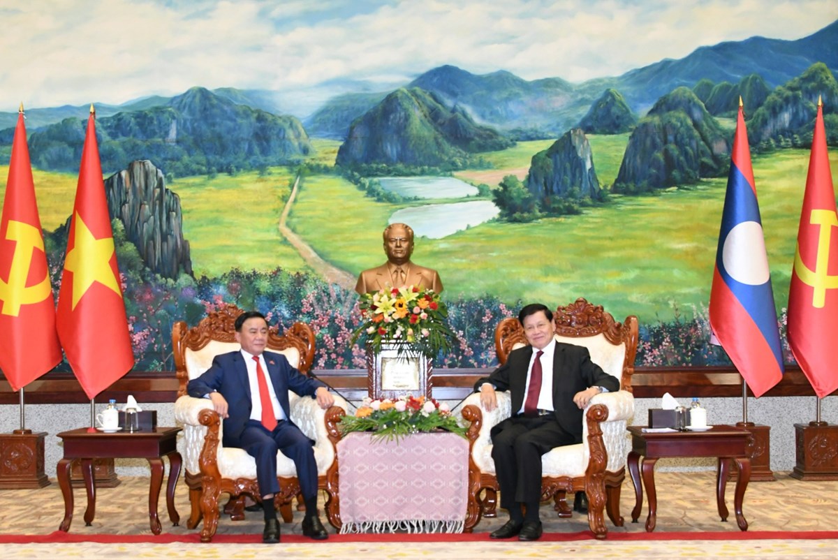 ສະຫາຍ ທອງລຸນ ສີສຸລິດ ຕ້ອນຮັບການເຂົ້າຢ້ຽມຂໍ່ານັບຂອງສະຫາຍ ເຈິ່ນເກີມຕູ image 1 ສະຫາຍ ທອງລນ ສສລດ ຕອນຮບການເຂາຢຽມຂານບຂອງສະຫາຍ ເຈນເກມຕ - image 1