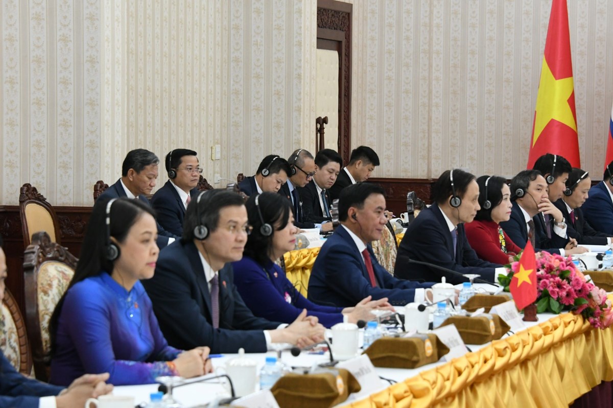 ນາຍົກລັດຖະມົນຕີ ພົບປະ ຜູ້ປະຈໍາການ ຄະນະເລຂາທິການສູນກາງພັກກອມມູນິດຫວຽດນາມ image 3 ນາຍກລດຖະມນຕ ພບປະ ຜປະຈາການ ຄະນະເລຂາທການສນກາງພກກອມມນດຫວຽດນາມ - image 3