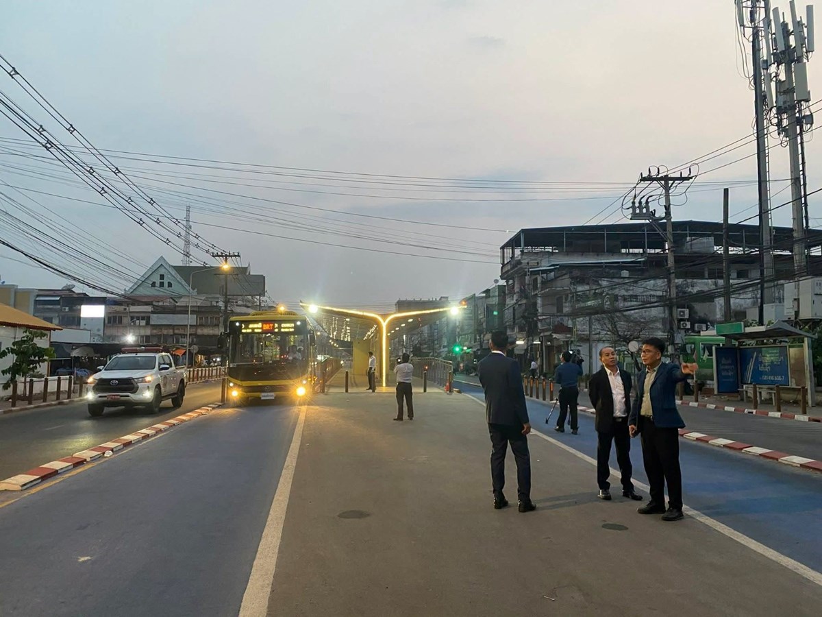 ເປດນາໃຊລດເມດວນ BRT ຢາງເປນທາງການ - image 2