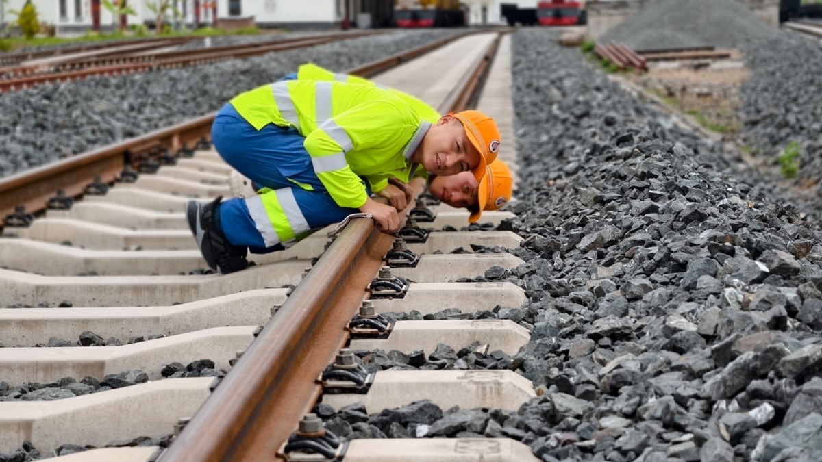 ເຈງຊ ຜສາງຕວເອງດວຍການຮຽນຮ​ສການເຮດວຽກແບບມອາຊບ - image 1