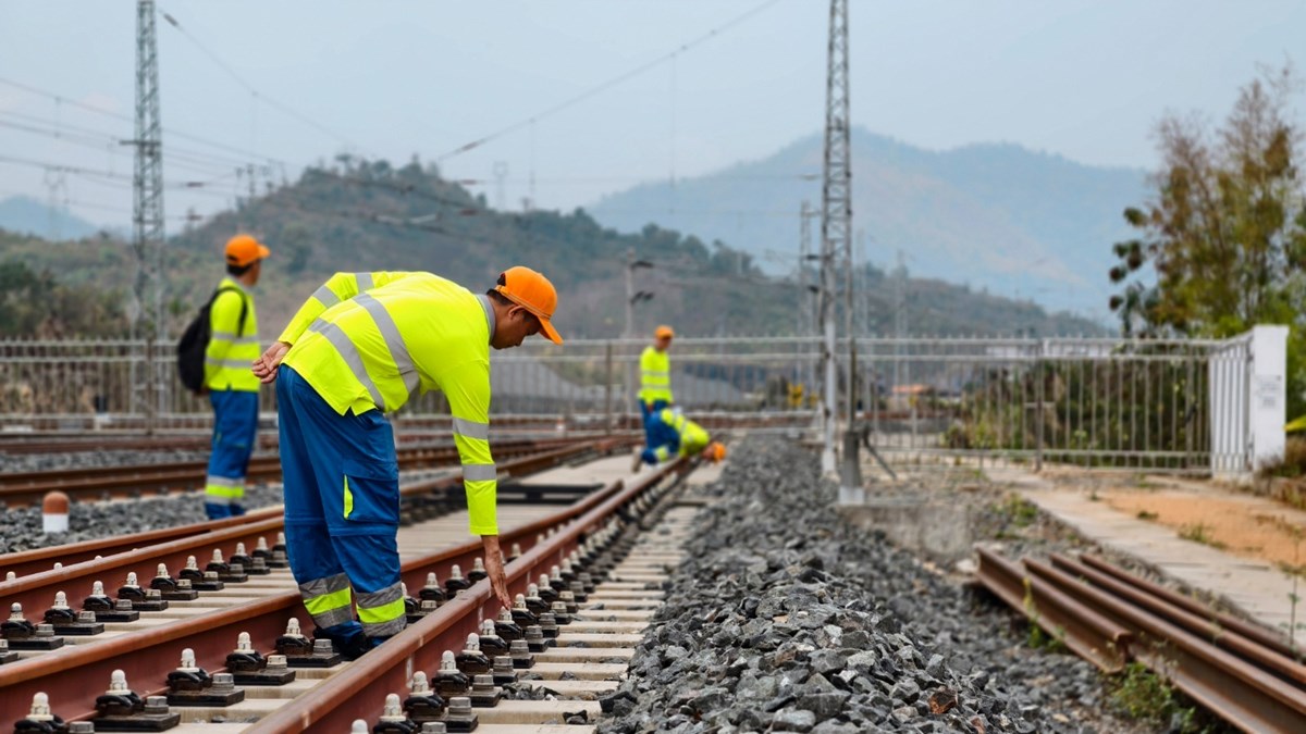 ເຈງຊ ຜສາງຕວເອງດວຍການຮຽນຮ​ສການເຮດວຽກແບບມອາຊບ - image 2