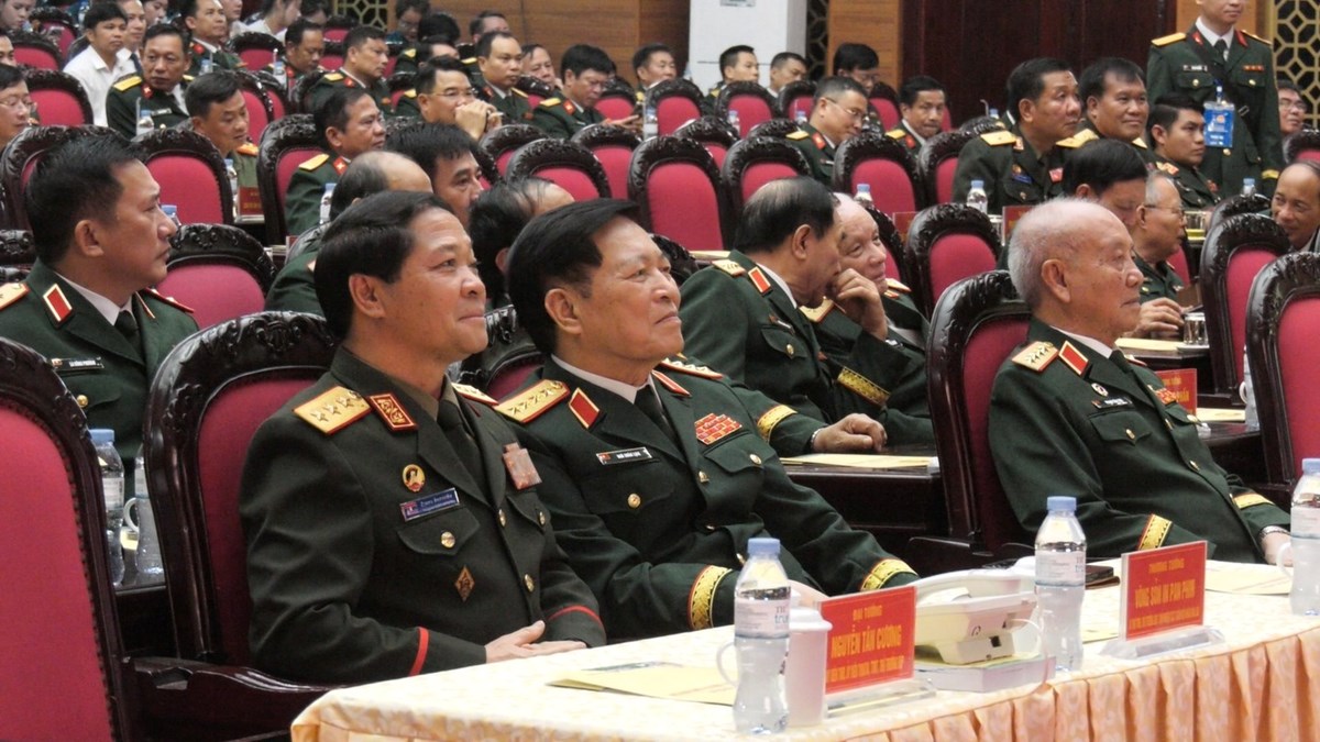 ກອງບນຊາການທະຫານເຂດ 4 ໄດຮບນາມມະຍດວລະຊນກາລງປະກອບອາວດປະຊາຊນ - image 1