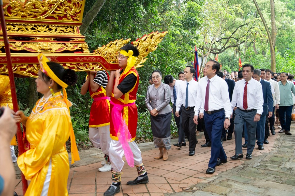 ທດລາວເຂາຮວມພທລະນກວນສນພະຊນ ເຈາຍງໂຍຍຮວາ ຣາຊະທດາລາວ ທແຂວງນງບງ - image 2