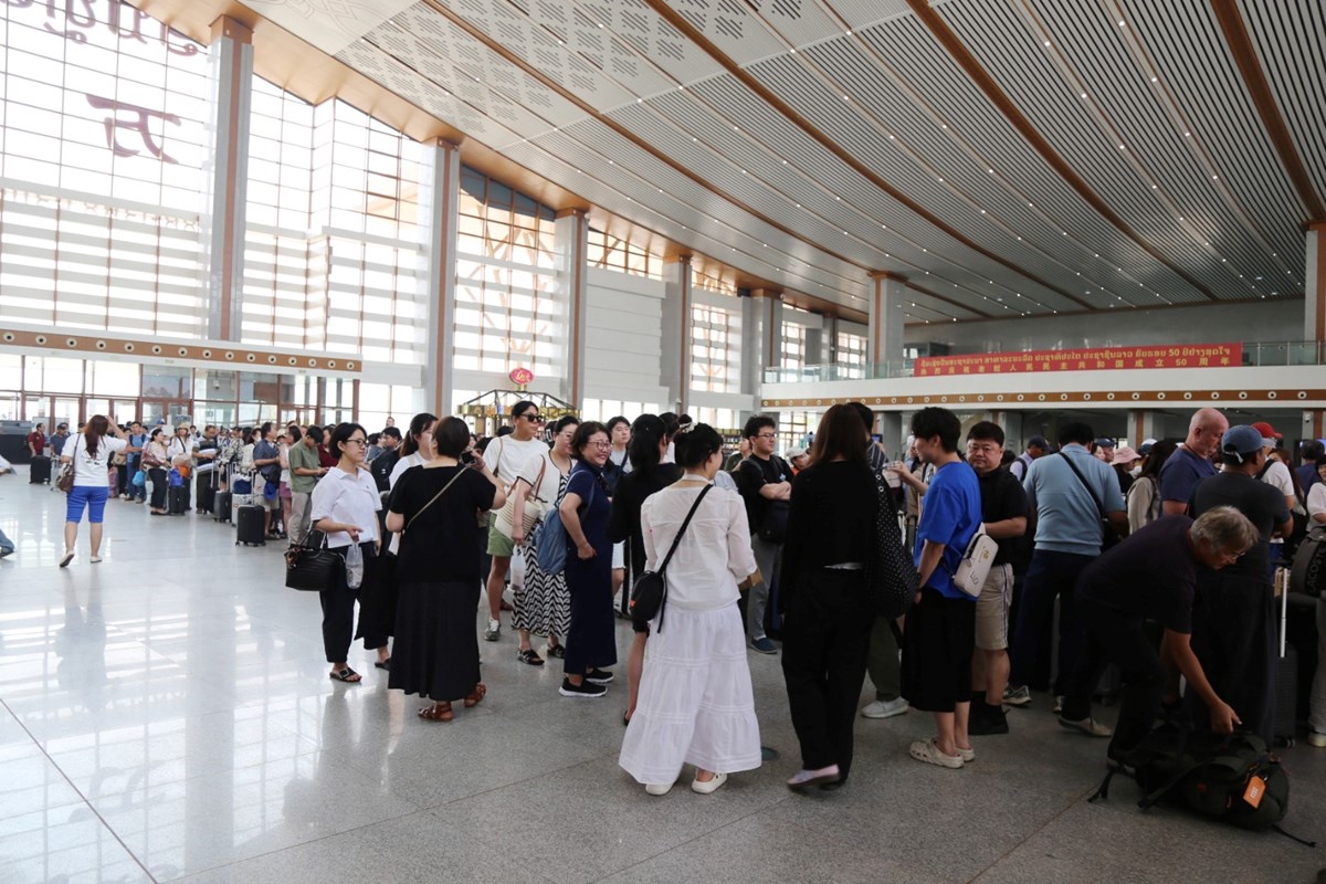 ພອນພມນ ມອນ​ຈນ​ດ ກາຝນ ກາເຮດ ຜຍງລາວພສດວາບມຄຳວາ ‘ເຮດບໄດ - image 2