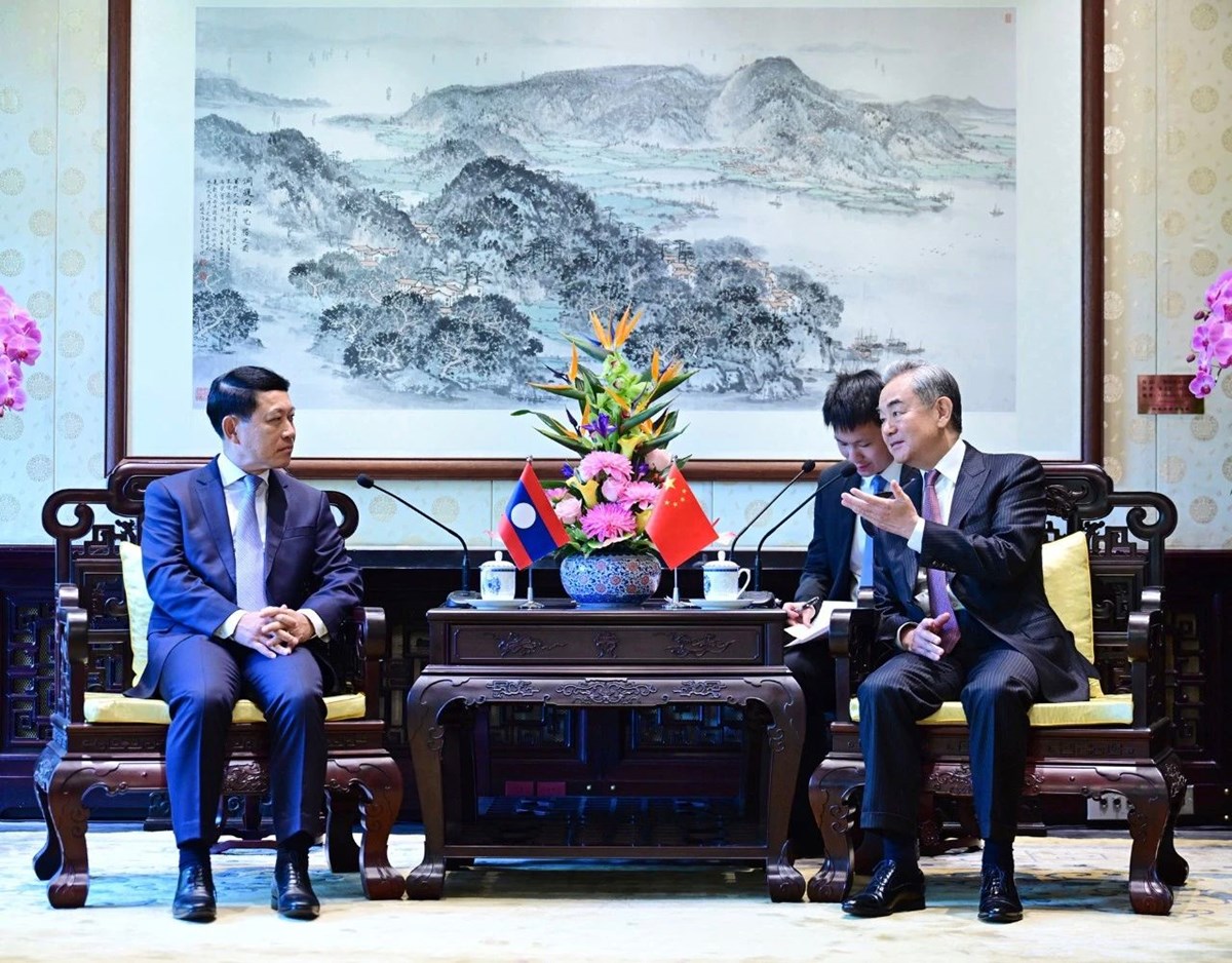 ຜ​ຕາງໜາ​ພ​ເສດຂອງ ສະ​ຫາຍເລ​ຂາ​ທກ​ານ​​ໃຫ​ຍ ​ຄະ​ນະ​ບ​ລ​ຫານ​ງານ​ສນ​ກາງພກ ປປ ​ລາວ ຢຽມຢາ​ມ​ ສປ ຈນ - image 1