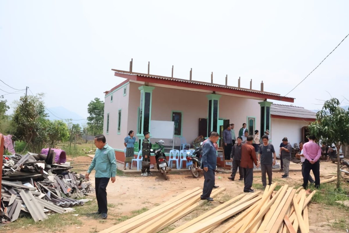 ການນາແຂວງໄຊສມບນ ລງຕດຕາມ ຜນກະທບຈາກໄພພບດ ພະຍລະດຮອນ ຢເມອງລອງຊານ - image 3