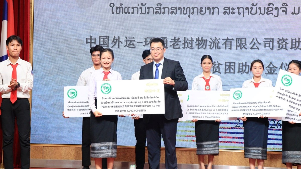 ພາກພມໃຈ ໄດຮບທນການສກສາຈາກ ບລສດຊໂນທຣາມ-ພແອວຈລາວ ໂລຈສຕກ ຈາກດ - image 1