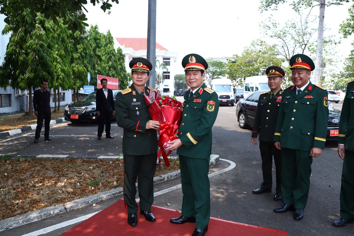 ຫວໜາກມໃຫຍເສນາທການ ກອງທບປະຊາຊນຫວຽດນາມ ຢຽມຢາມ ແລະ ເຮດວຽກ ຢ ສປປ ລາວ - image 1