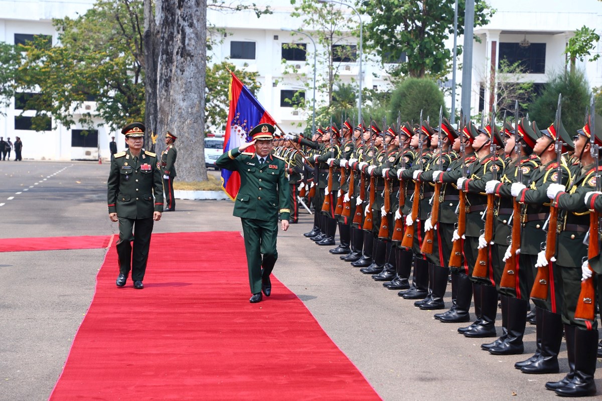 ຫວໜາກມໃຫຍເສນາທການ ກອງທບປະຊາຊນຫວຽດນາມ ຢຽມຢາມ ແລະ ເຮດວຽກ ຢ ສປປ ລາວ - image 2