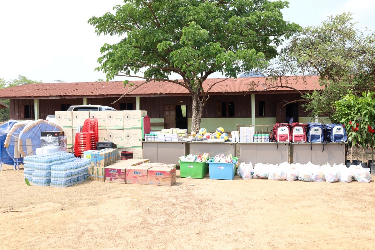 ບລສດ ຝນໂປຕາສ ມອບອປະກອນການສກສາໃຫໂຮງຮຽນປະຖມສມບນບານກະວະ - image 2