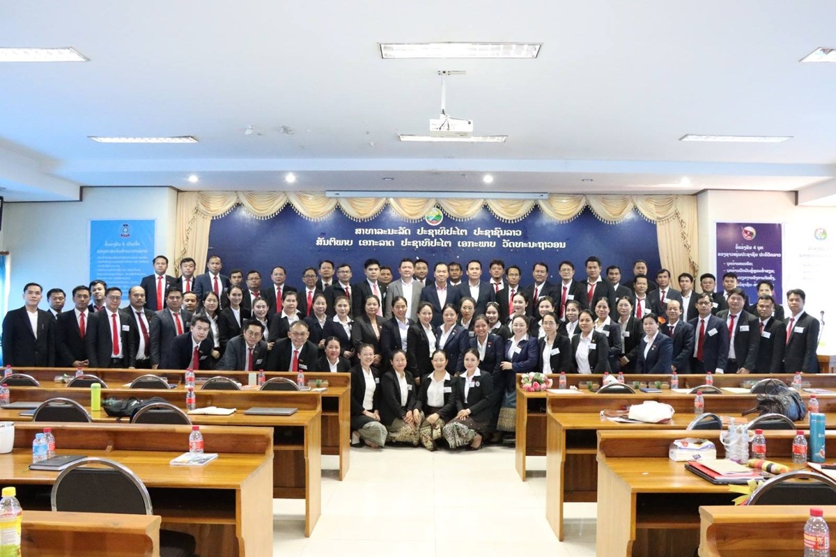 ທານ ທອງສະລດ ມງໜເມກ ໂອລມນກສກສາທດສະດການເມອງຂນຕນ ຊດທ III ສສກ - image 1