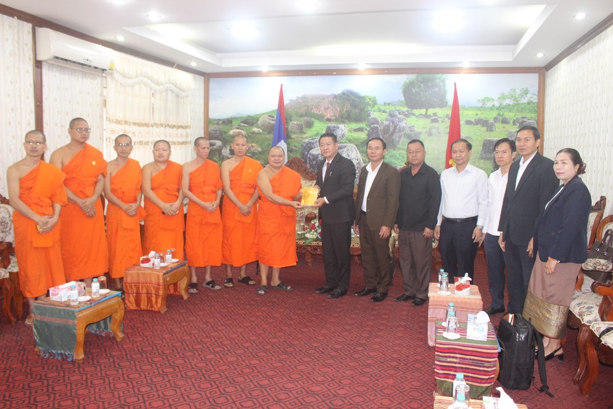 ຮອງປະທານສນກາງ ອພສ ພບປະການນຳແຂວງຊຽງຂວາງ - image 1